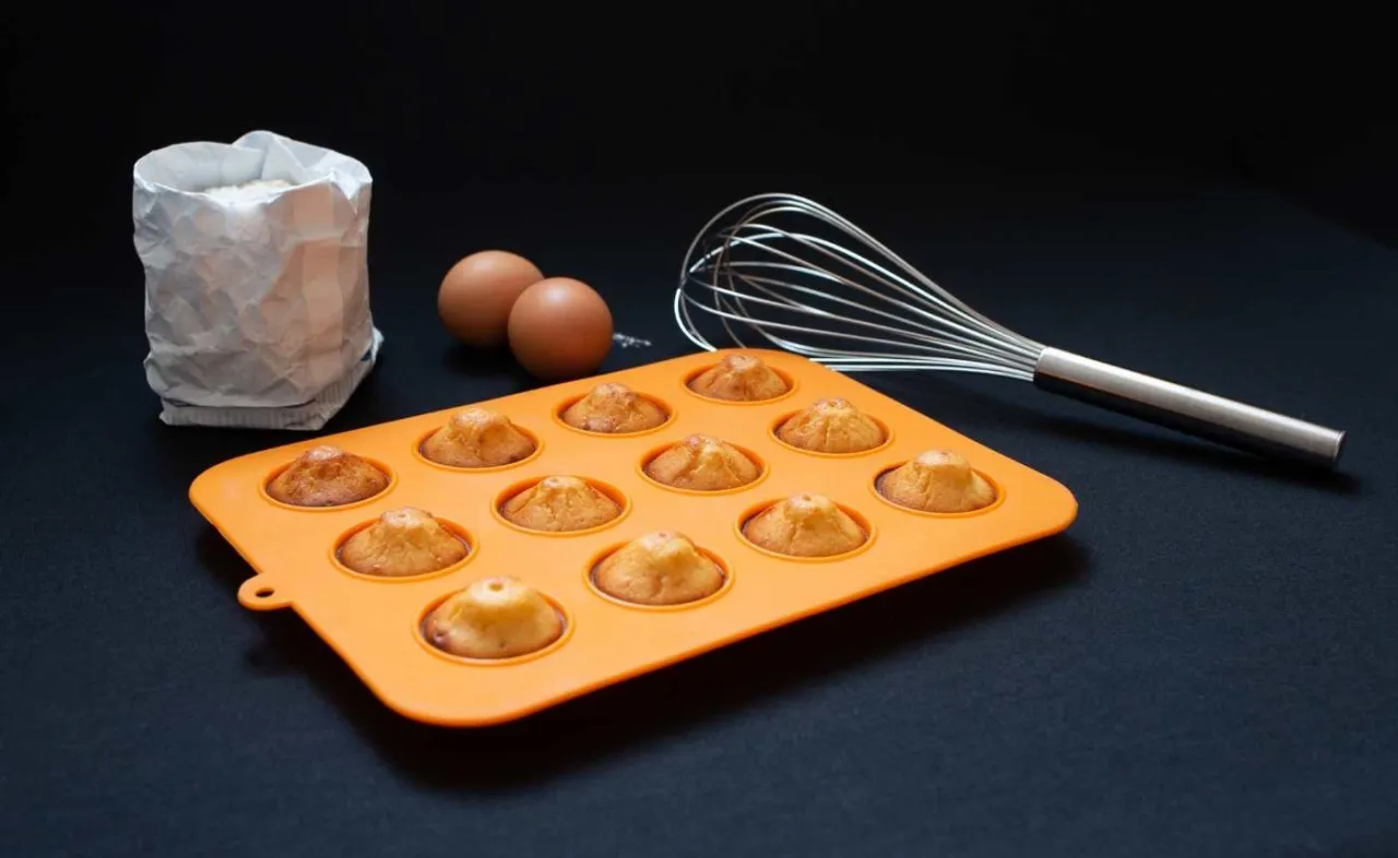 pieczenie muffinek bez papilotek w formie