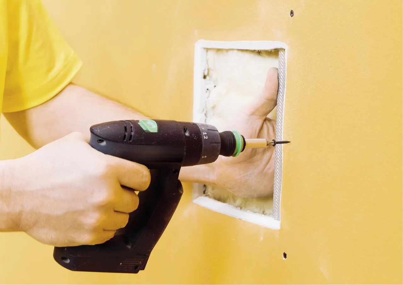 Rodzaje uszkodzeń płyty gipsowo-kartonowej, dziury w ścianie