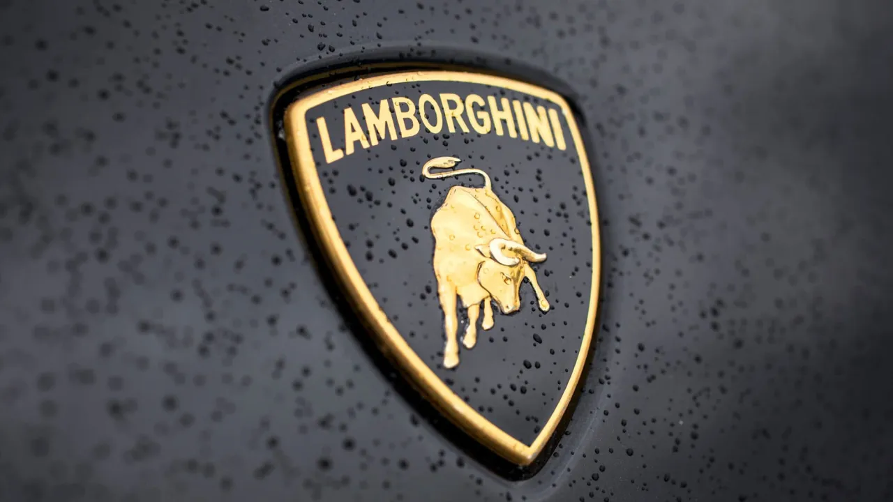 Lamborghini logo na czarnym tle