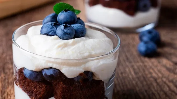 verschiedene schnelle Mascarpone Desserts im Glas