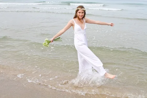 Alternatywne kreacje na ślub cywilny garnitur kombinezon