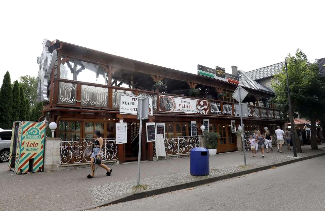 Bar Jak u Mamy Łeba elewacja, obiady domowe Łeba budynek