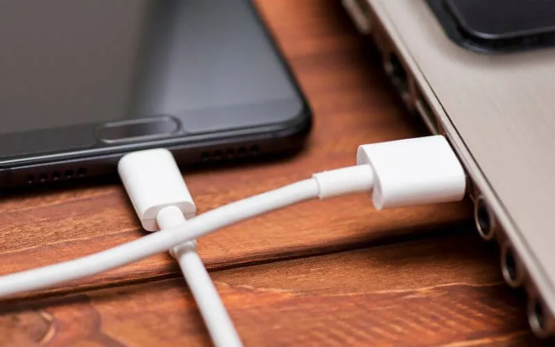 Zdjęcie Jak podłączyć telefon do laptopa - proste metody i porady rozwiązywania problemów
