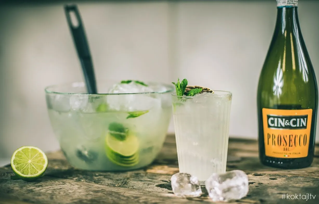 Składniki do drinków prosecco owoce mięta limonka