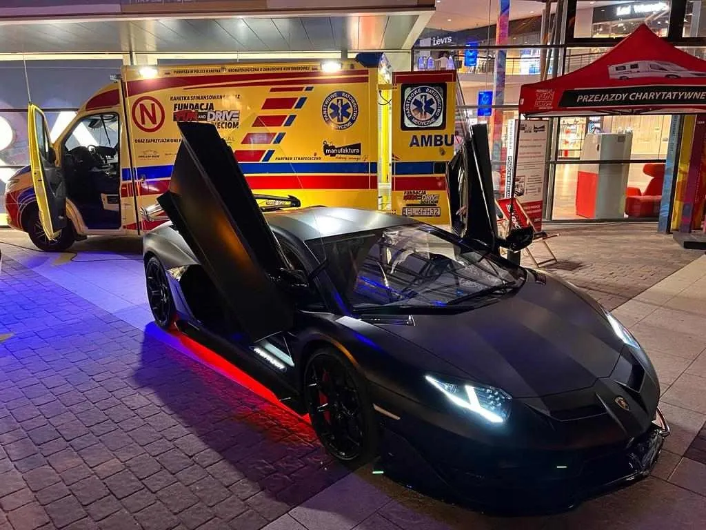 Lamborghini Aventador na torze wyścigowym