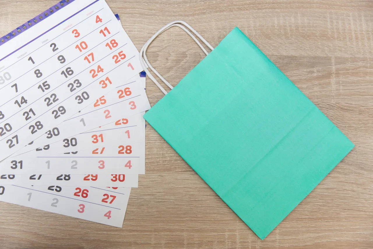 kalendarz z zaznaczonymi datami podatek