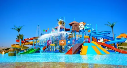 duży aquapark w hotelu w Egipcie zjeżdżalnie wodne
