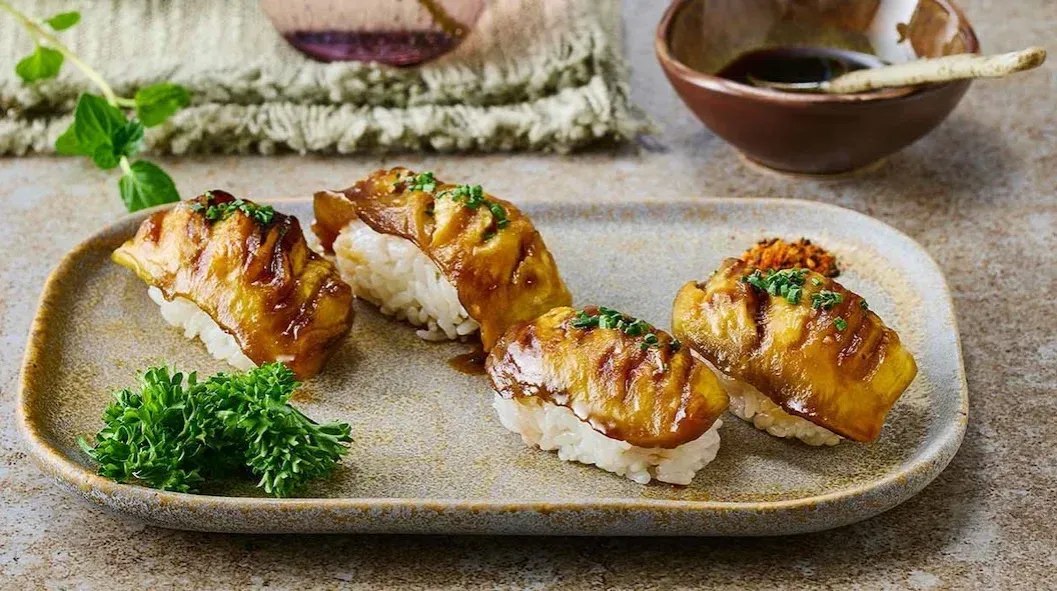 r&oacute;żne rodzaje sushi wegetariańskiego