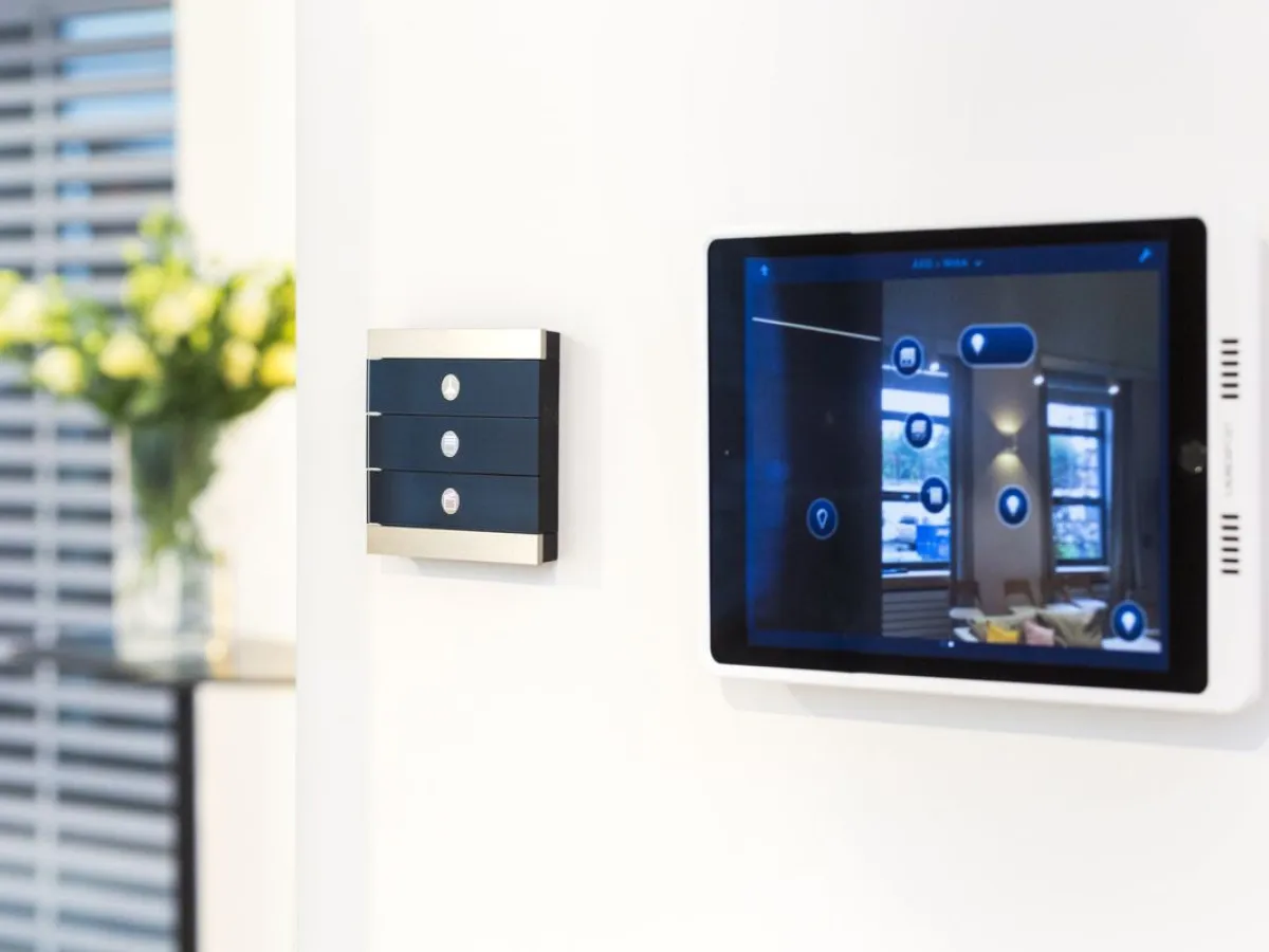 panel sterowania alarmu domowego UK