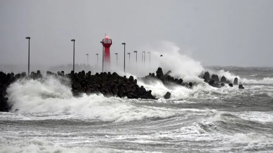 sztormowy Bałtyk jesienią