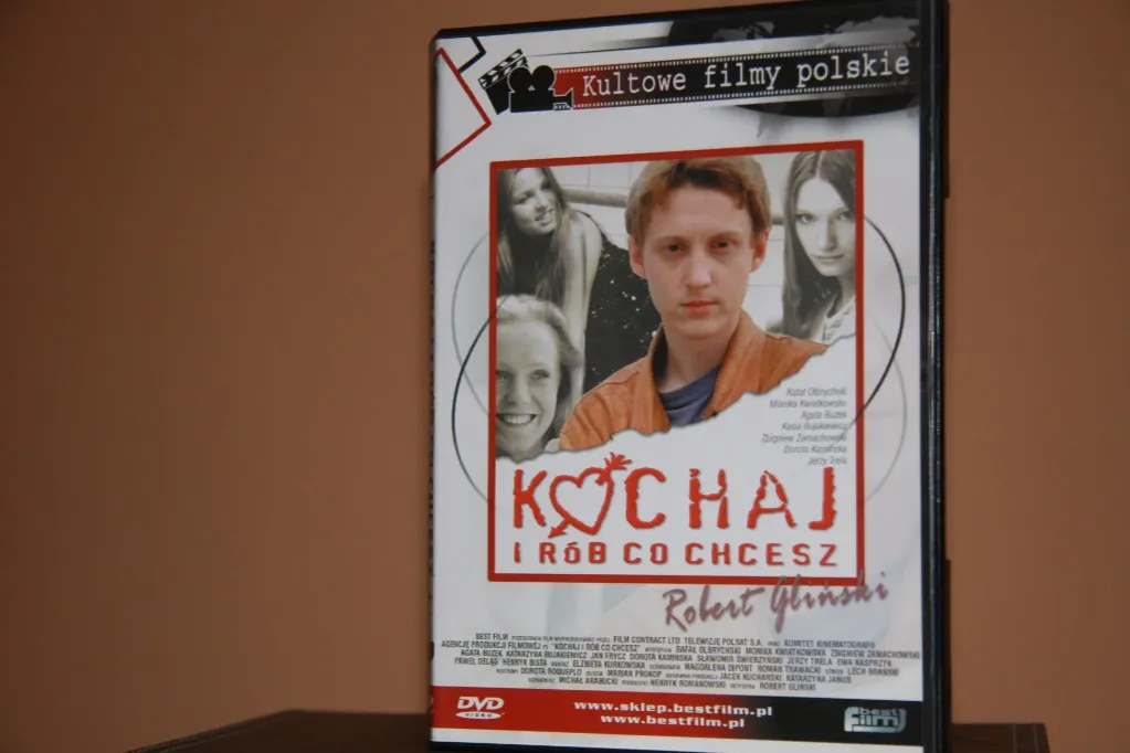 Plakat filmu Kochaj i r&oacute;b co chcesz