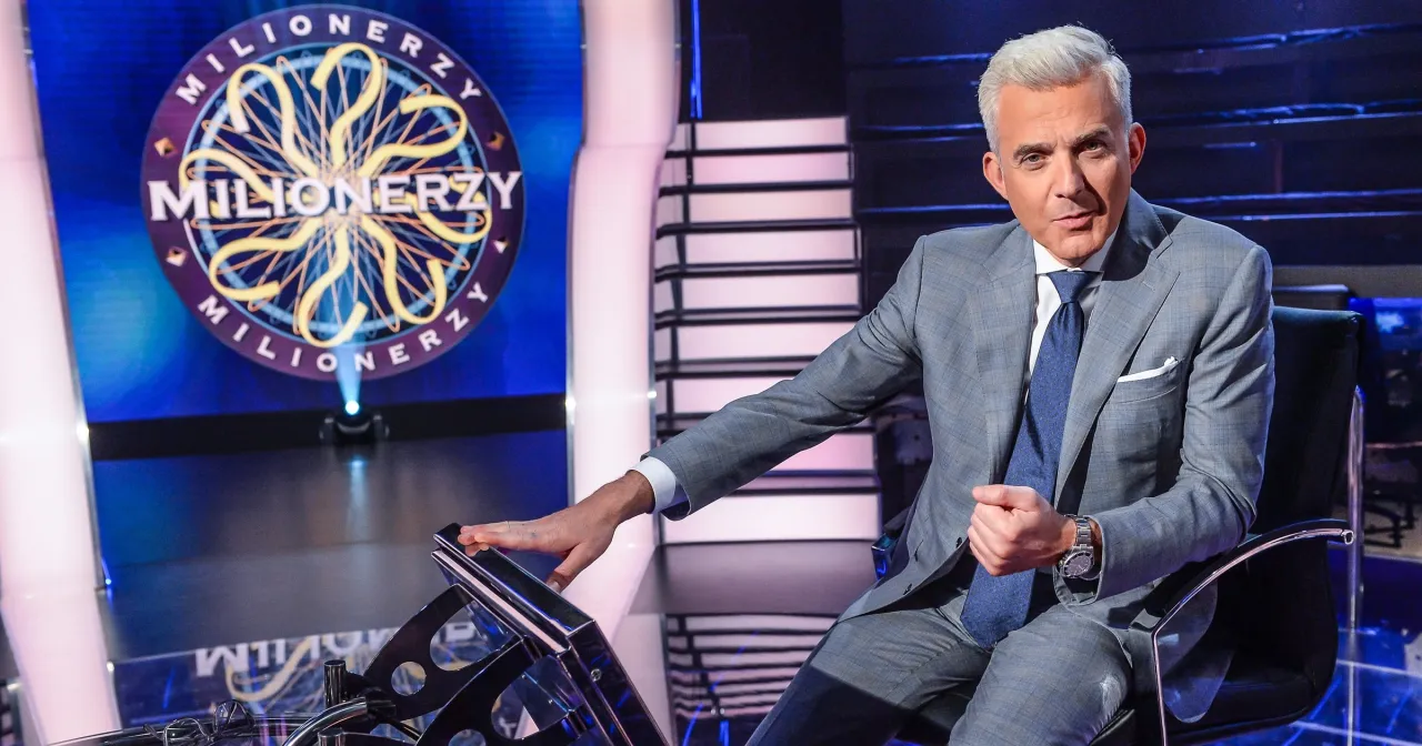 Hubert Urbański w nowej edycji Milionerzy, gotowy na kolejne emocje i pytania.