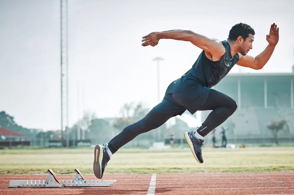 osoba trenująca HIIT interwały