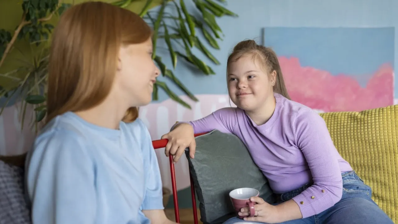 Osoba z zespołem Downa wykonująca codzienne czynności