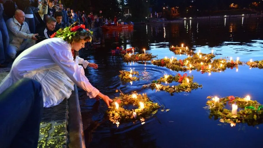 Noc Kupały w Polsce ognisko wianki