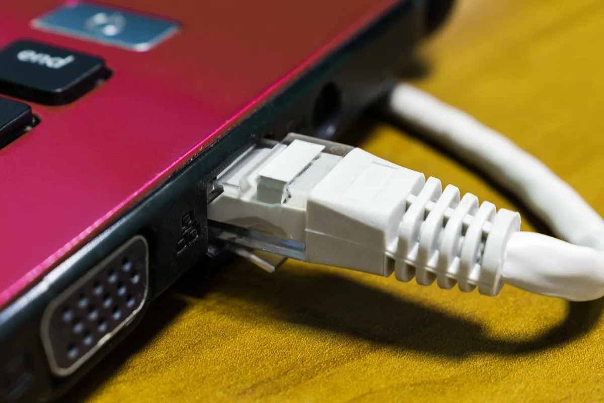 Zdjęcie Jaki kabel do internetu pod tynk? Wybierz najlepszy dla swojej instalacji