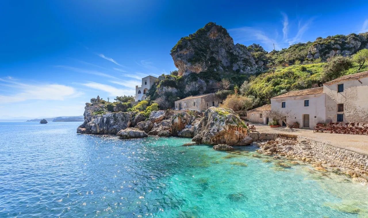 Berge und Meer Landschaft Europa