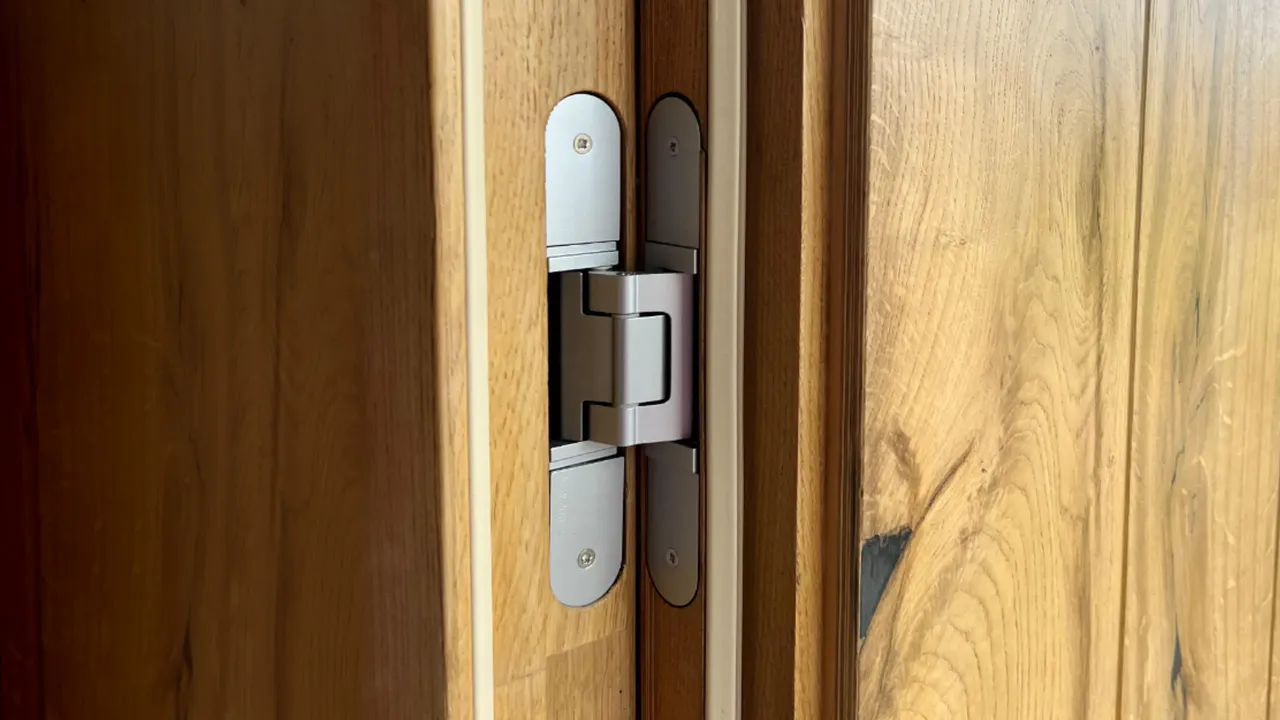 drzwi bezprzylgowe z ukrytymi zawiasami