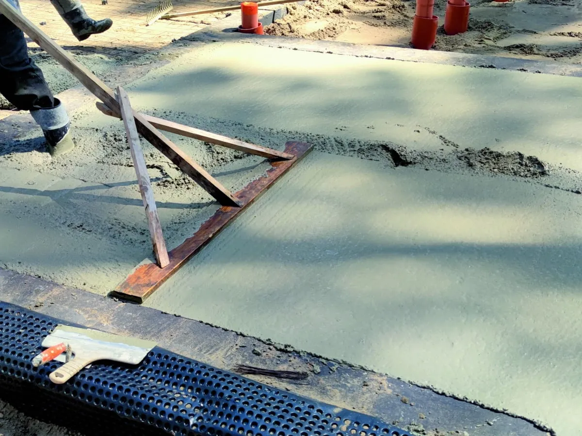 Beton podkładowo-wyr&oacute;wnawczy chudziak w domu jednorodzinnym