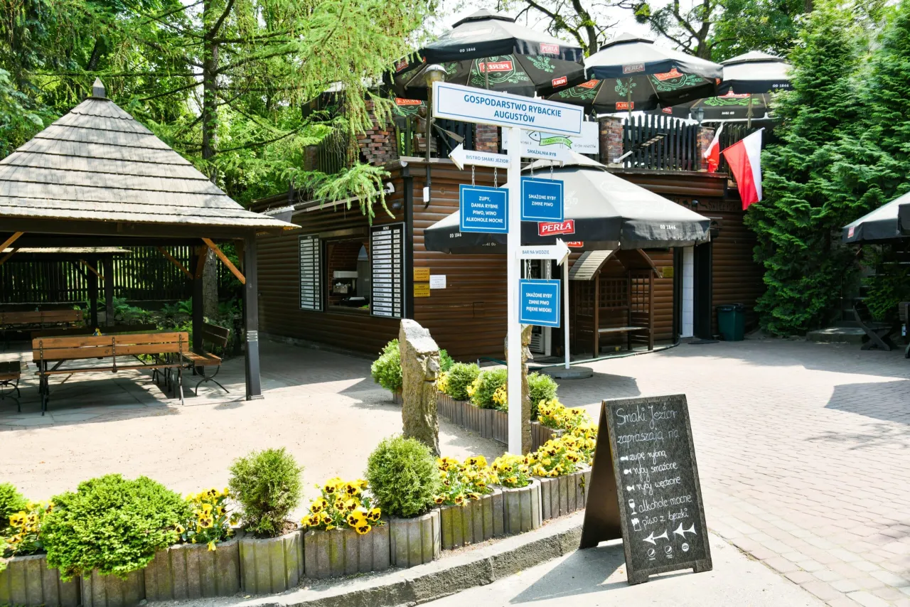 Smażalnia ryb nad jeziorem Augustów