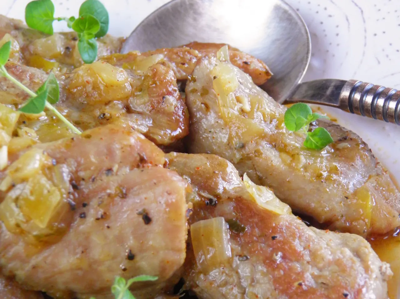 przygotowanie polędwiczki wieprzowej do duszenia