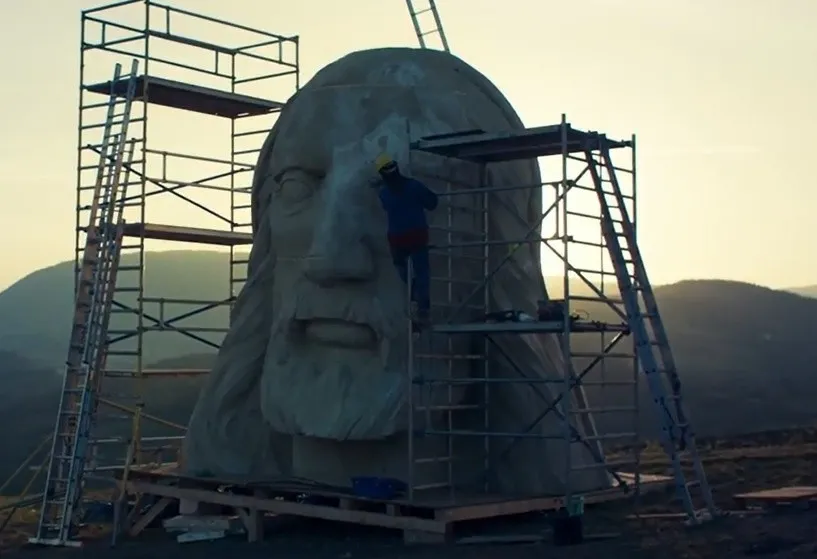 pomnik Chrystusa Kr&oacute;la Świebodzin film Twarz