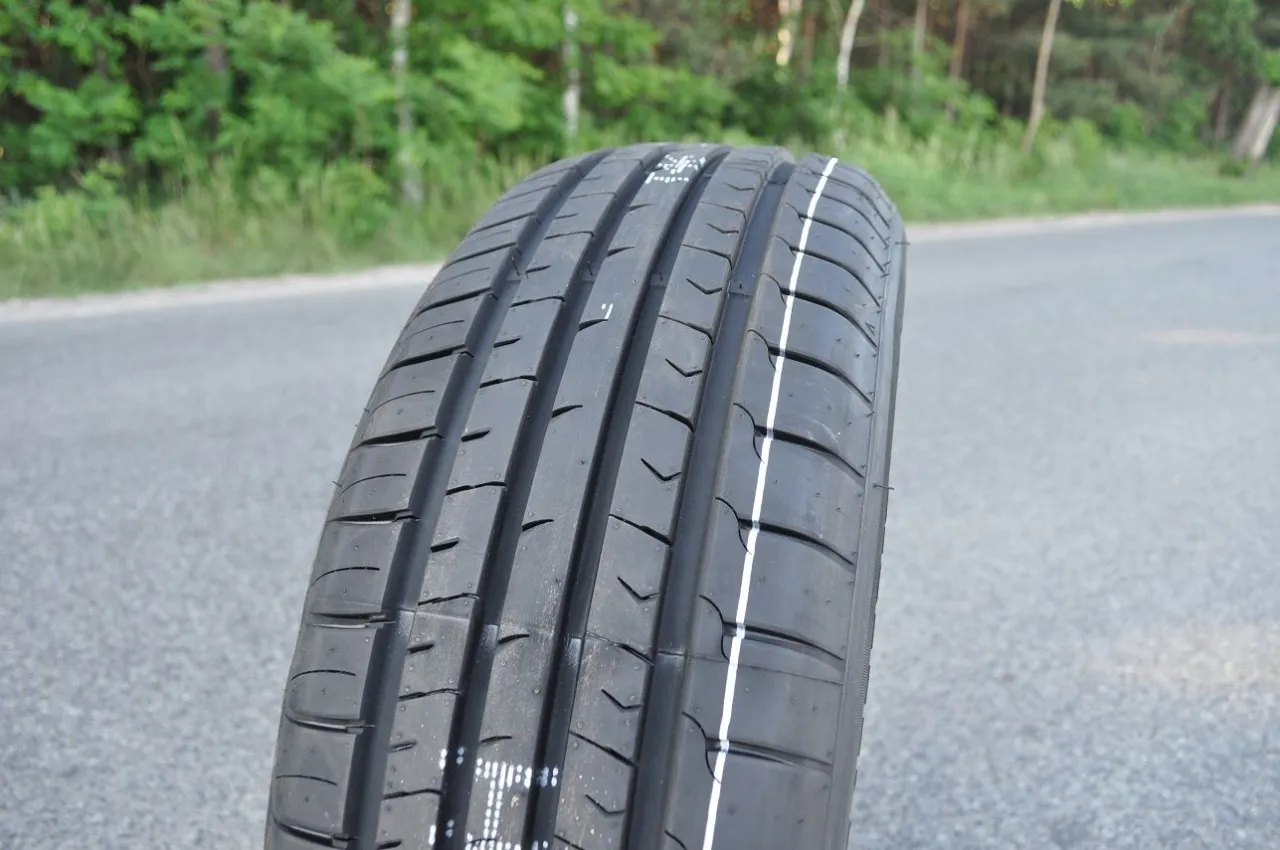 Nowe opony Firemax, co to za firma? Zobacz bieżnik na drodze, gotowe na każdą podr&oacute;ż.