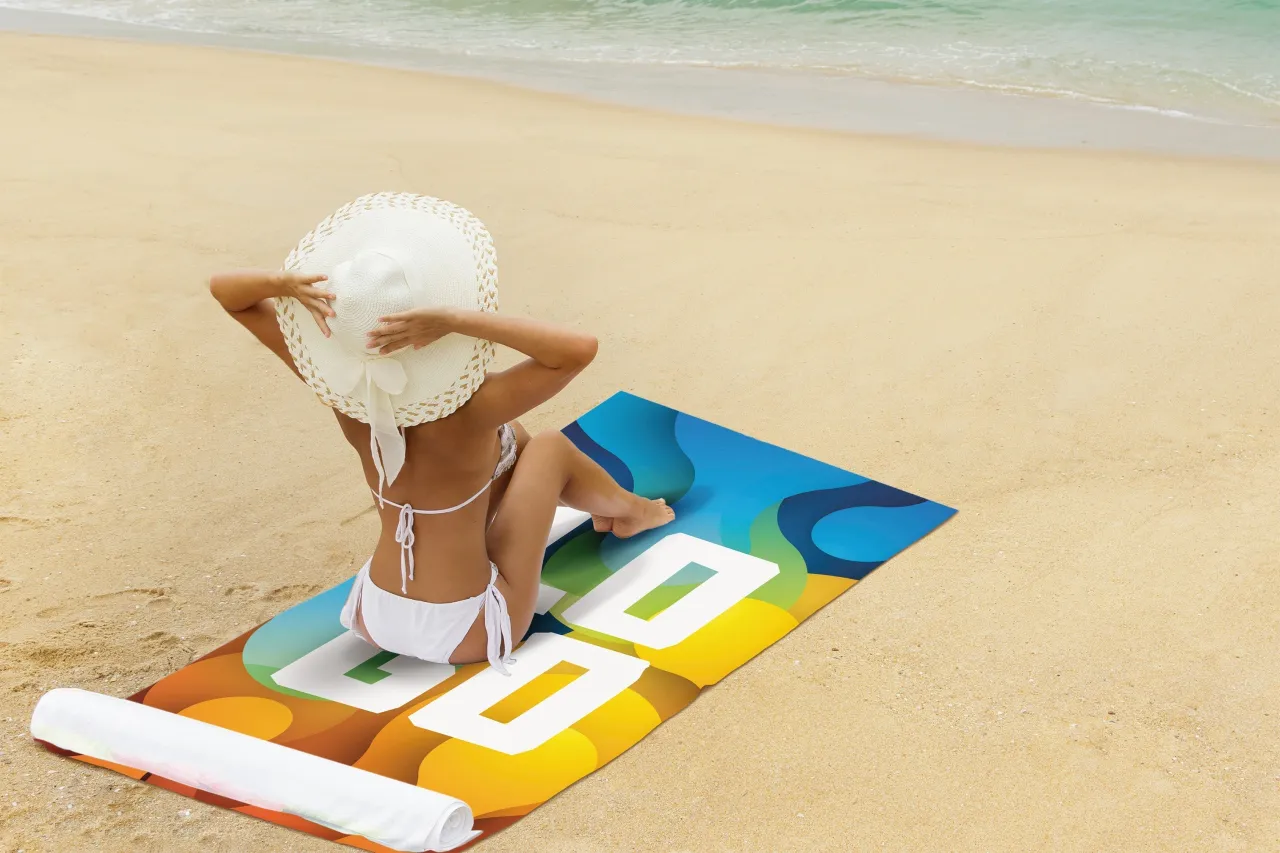 przedmioty na plażę, parawan, ręcznik, krem z filtrem