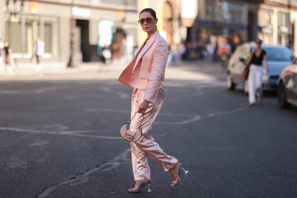 Elegancki damski garnitur pastelowy