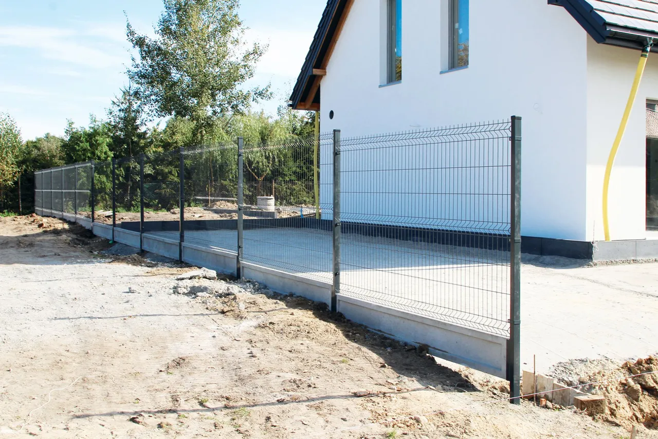 czynniki wpływające na koszt ogrodzenia działki