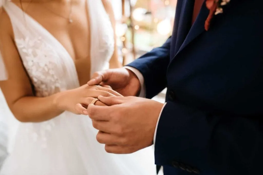 suknia ślubna garnitur, obrączki ślubne