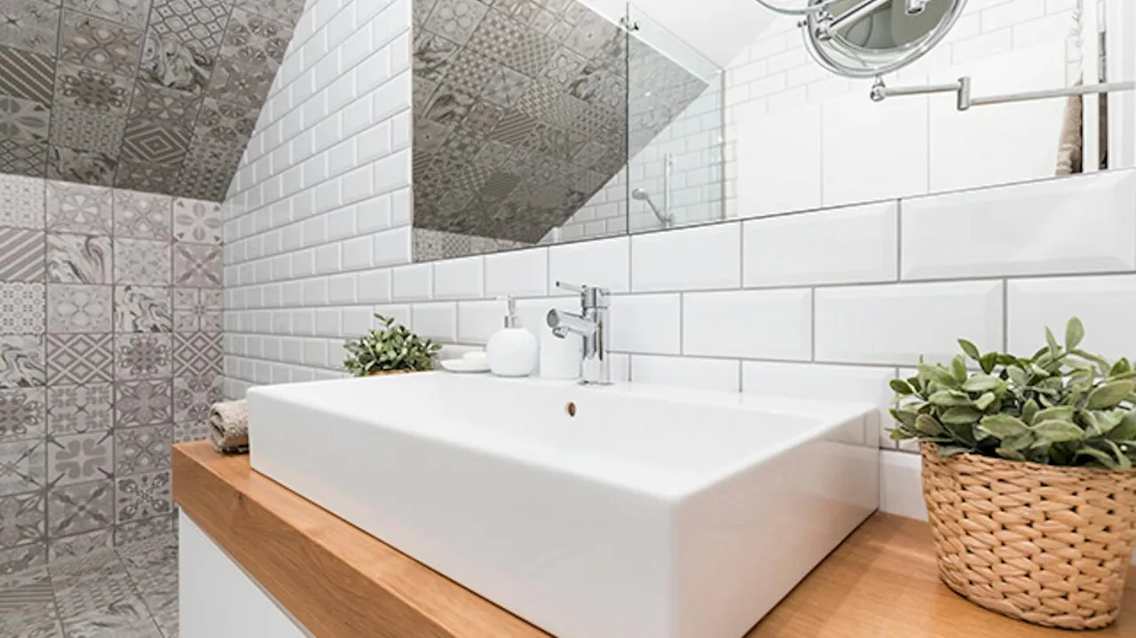 Naklejki na płytki łazienkowe inspiracje