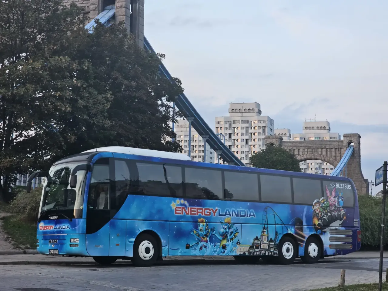 Autobus Energylandia na dworcu