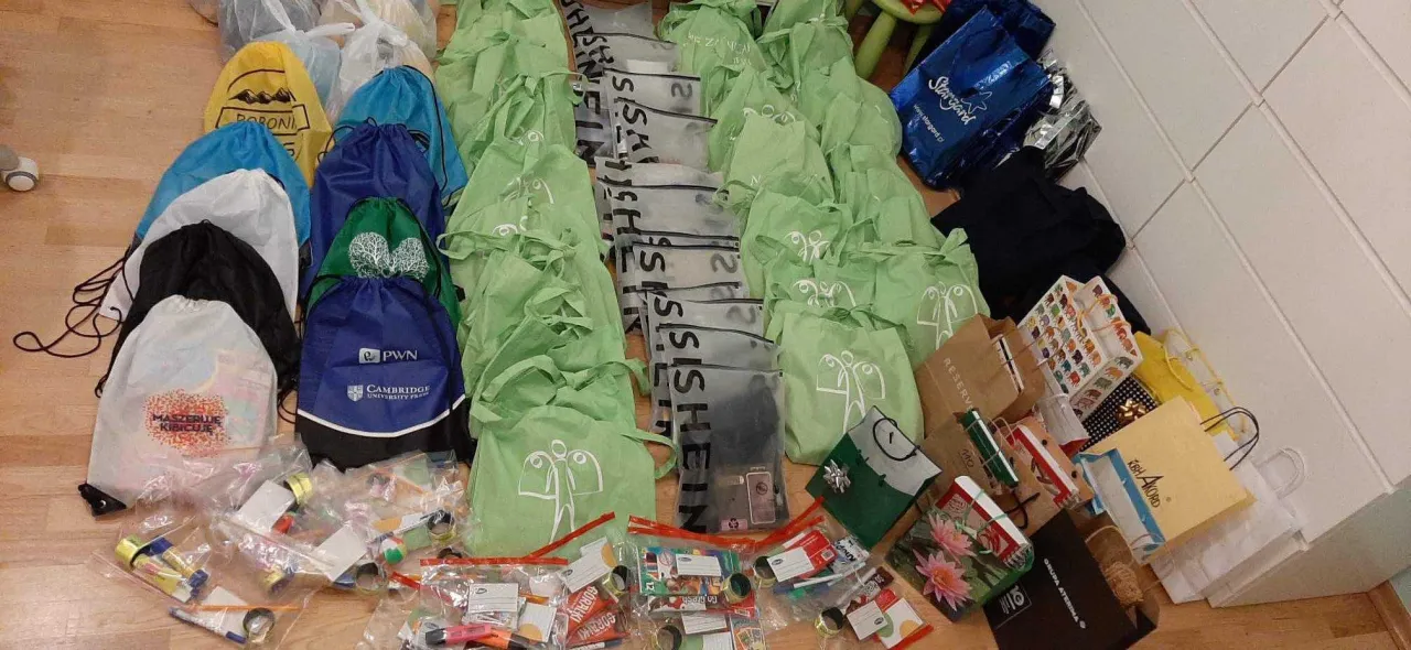 Torby z nagrodami na loterię fantową: plecaki, torby na zakupy, drobne upominki. Idealne, by podpowiedzieć, co kupić na loterię fantową.