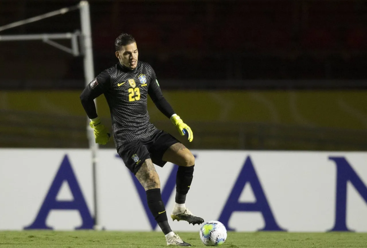 Bramkarz wybicie piłki z piątki technika krok po kroku