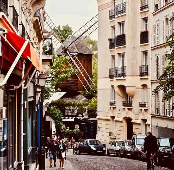 Quartier South Pigalle Paris ambiance