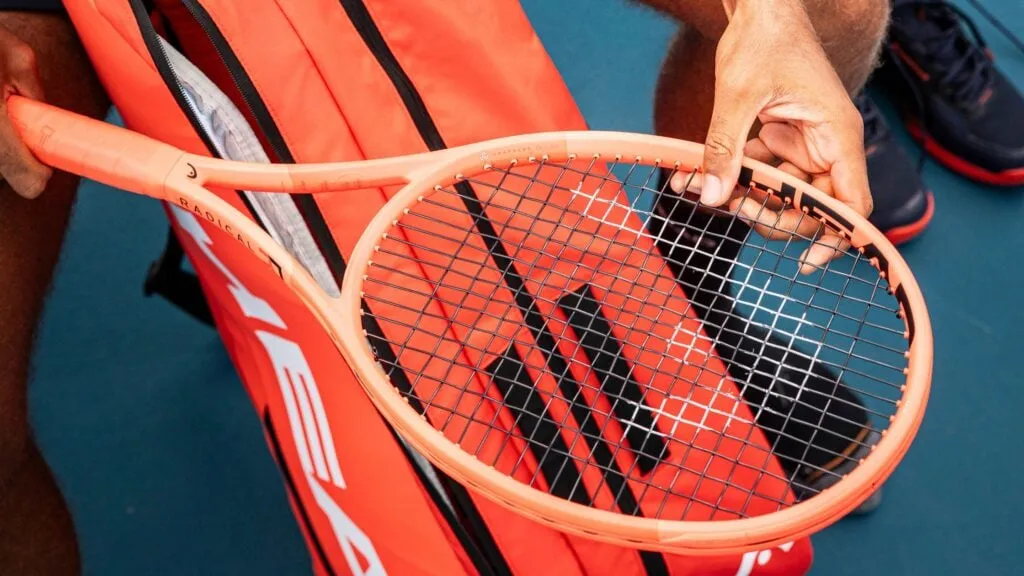 podstawowy sprzęt do tenisa dla początkujących