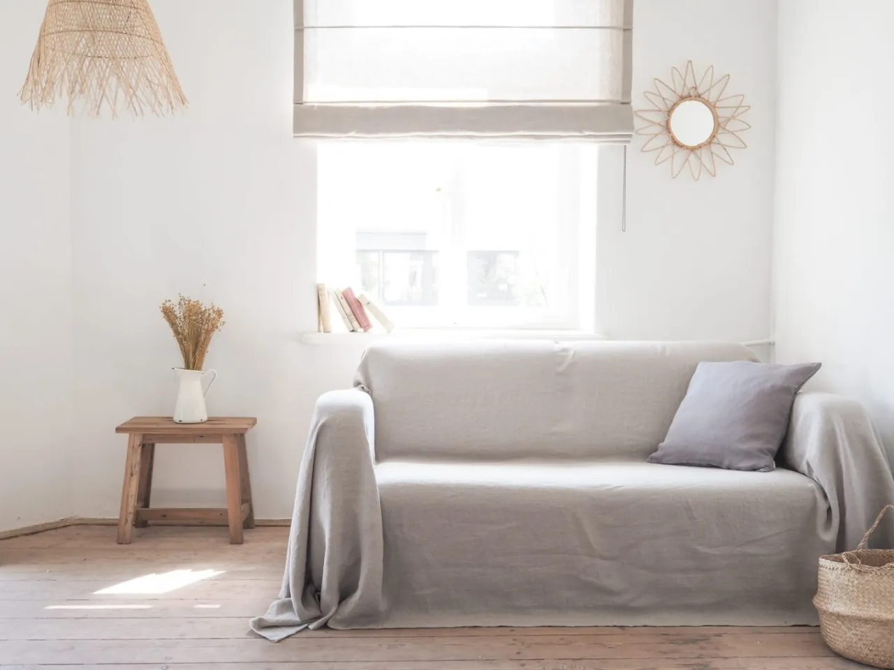 przygotowanie kanapy do założenia pokrowca