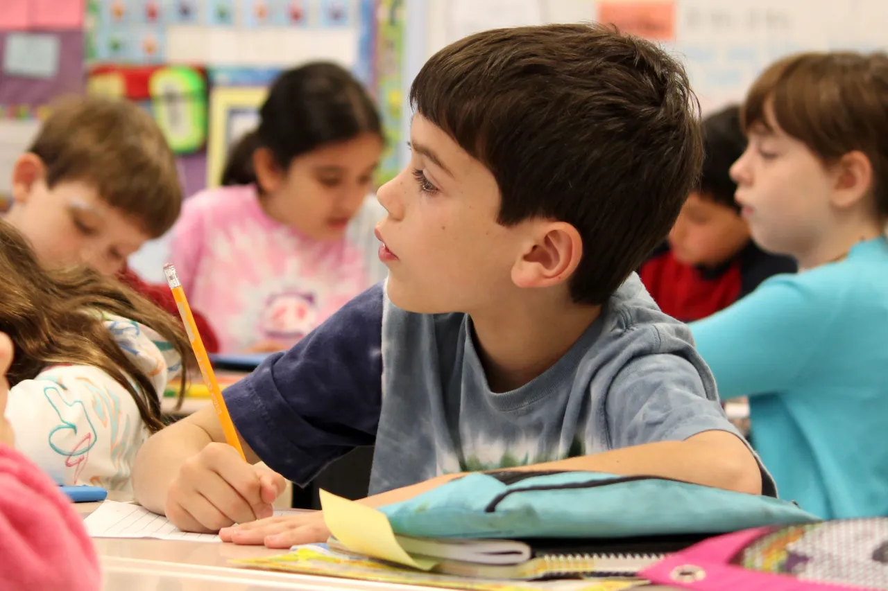dziecko w szkole podstawowej