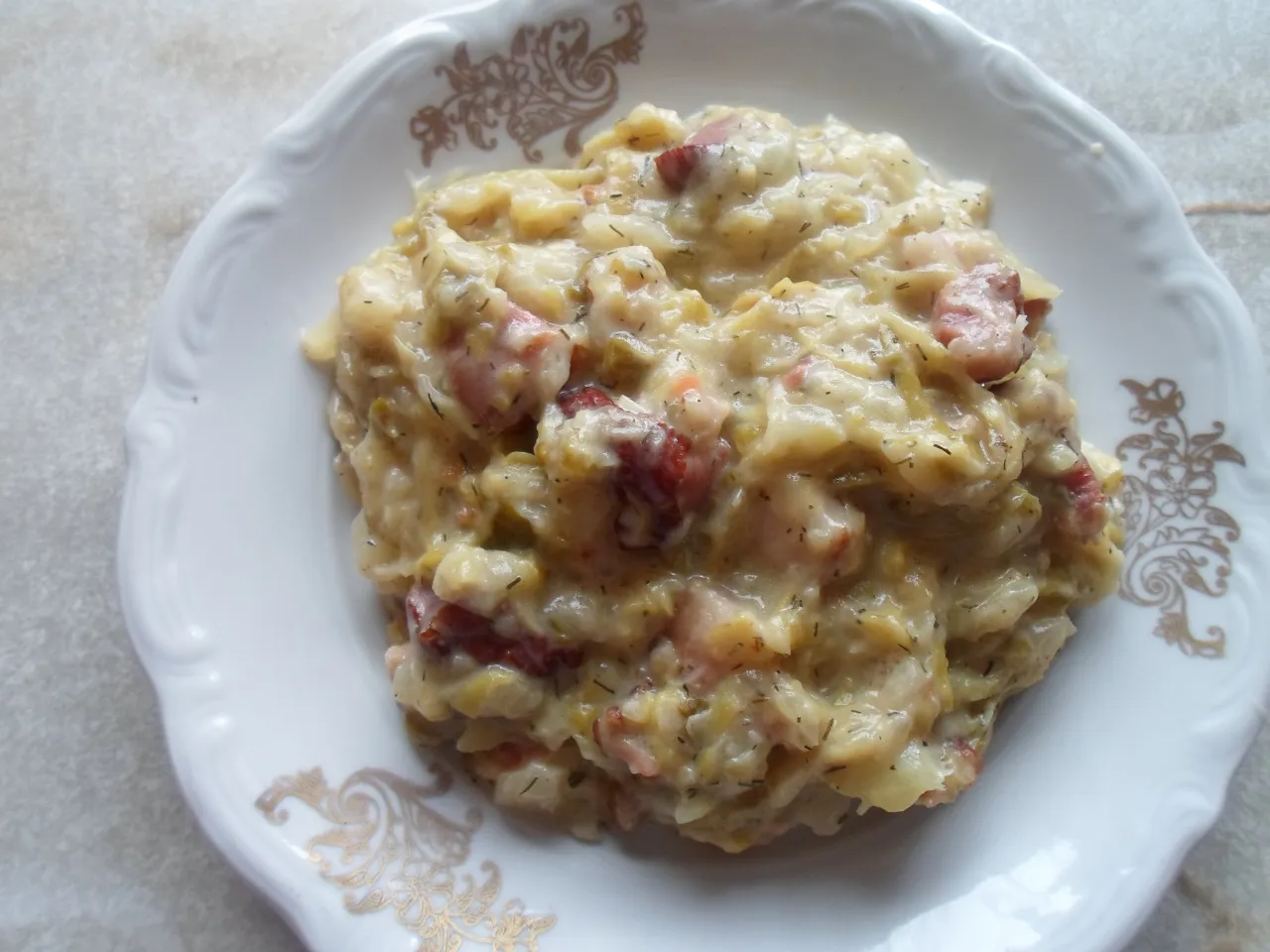 młoda kapusta zasmażana duszona z boczkiem wegetariańska