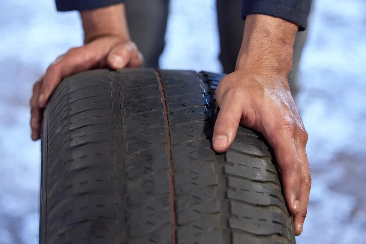 wyząbkowane opony objawy wizualne