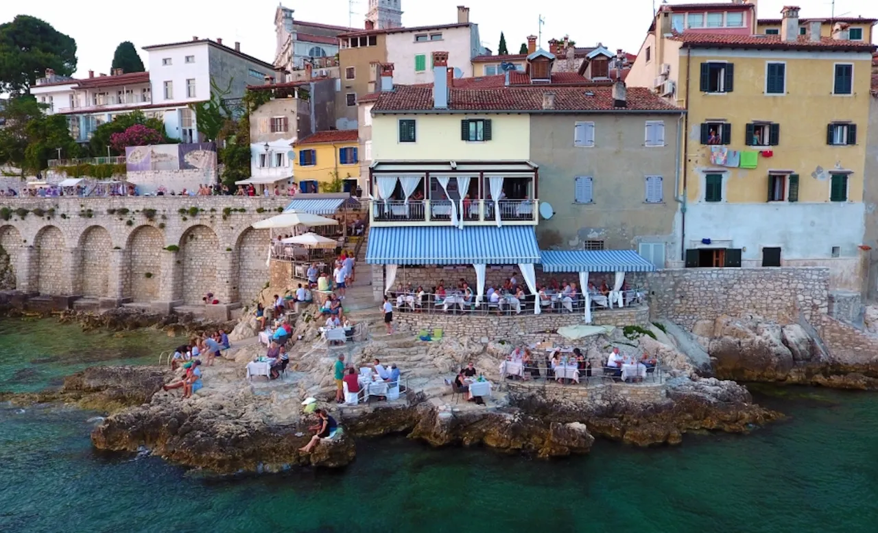 Rovinj restauracja widok na morze La Puntulina