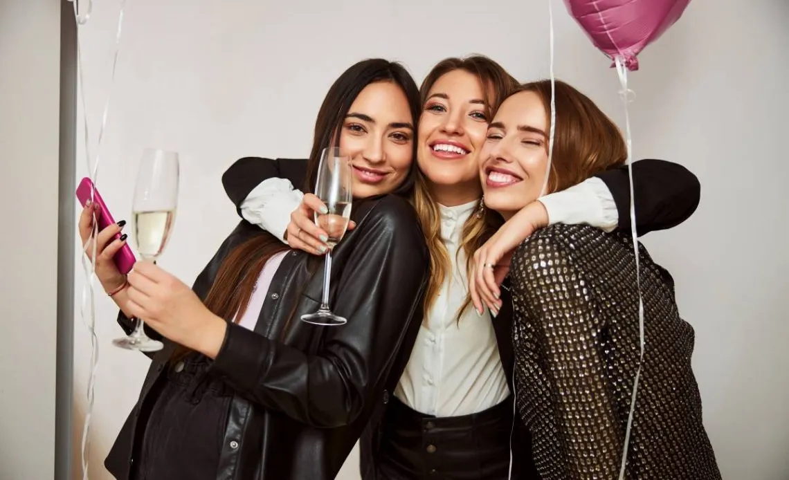 eleganckie stylizacje na babski wieczór