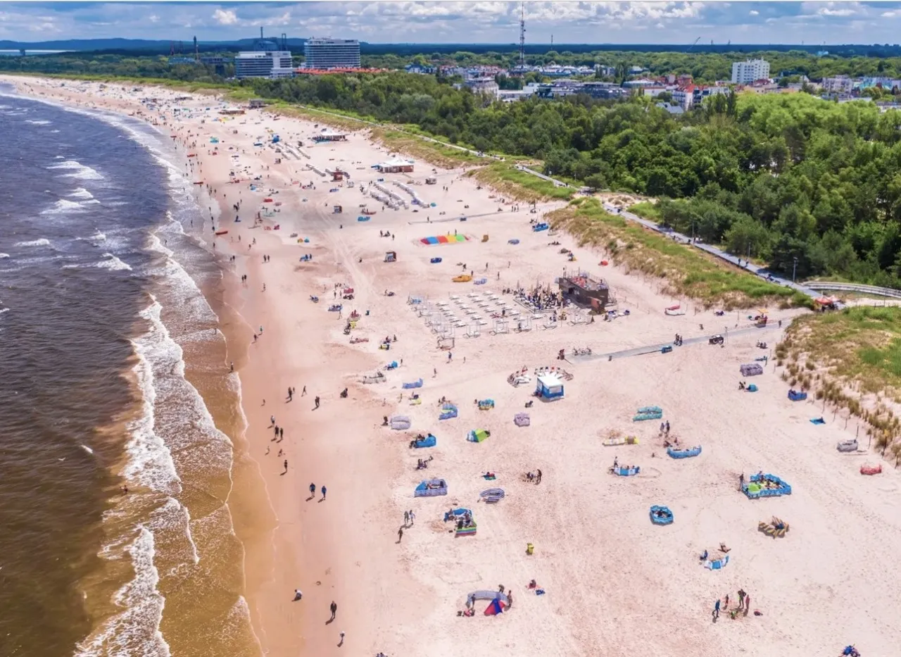 Plaże Kołobrzeg Międzyzdroje por&oacute;wnanie