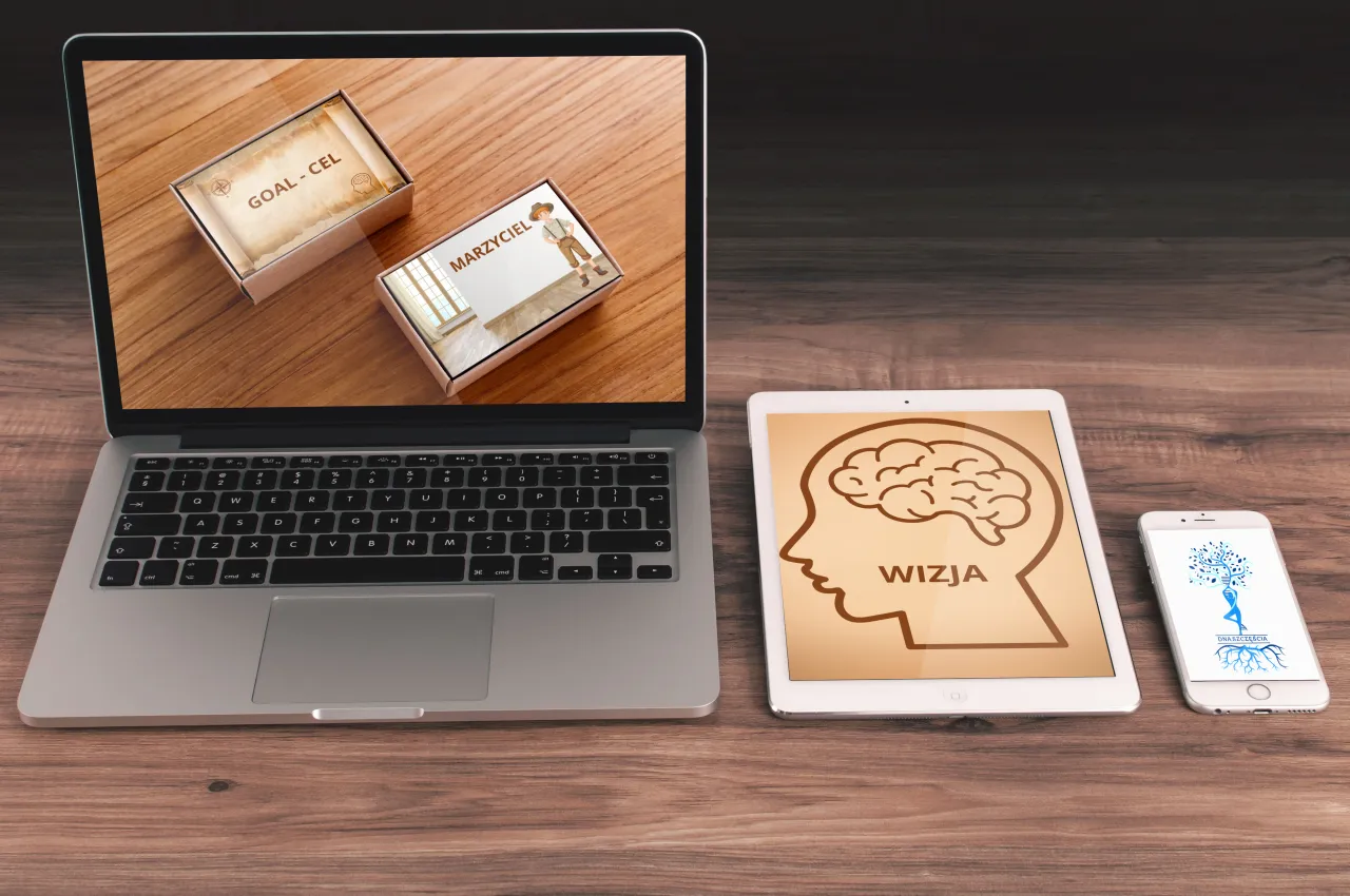 narzędzia do rozwoju osobistego, książki, laptop, telefon