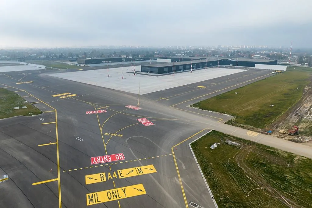 Zdjęcie Ile kosztowało lotnisko w Radomiu? Zaskakujące wydatki i inwestycje