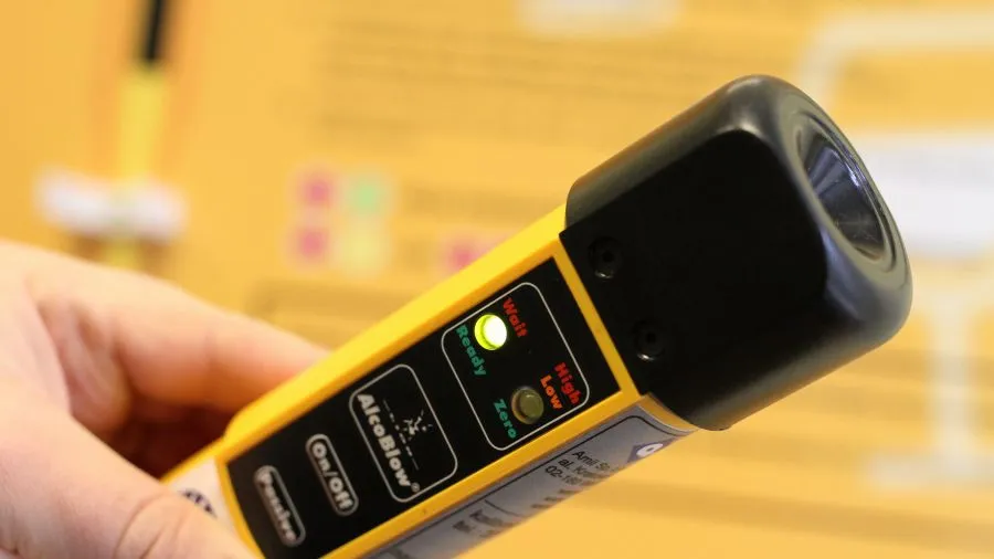 Kontrola trzeźwości w miejscu pracy alkomatem