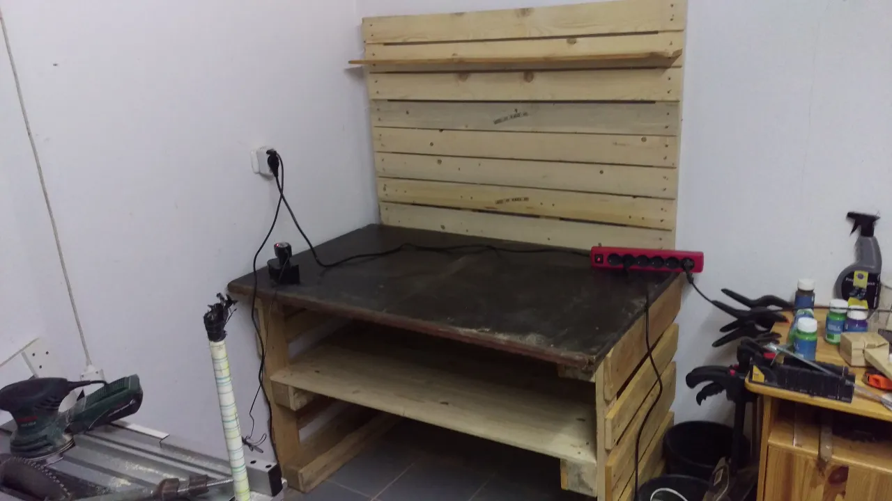 narzędzia do stołu z palet