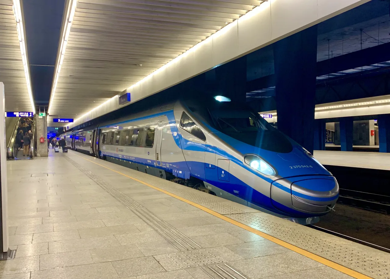 Pendolino na dworcu Warszawa Centralna