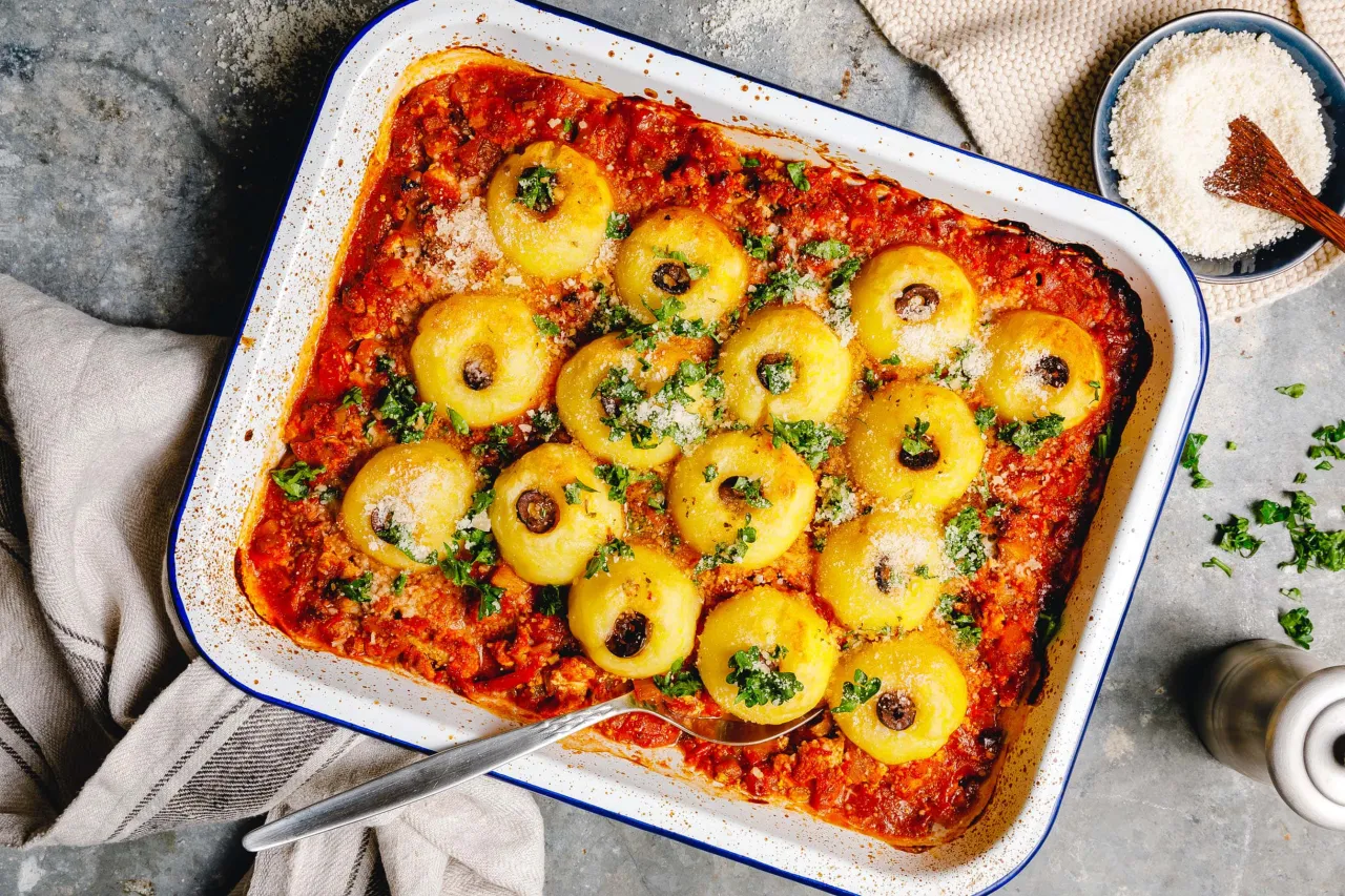 Knödelgröstl Auflauf Salat